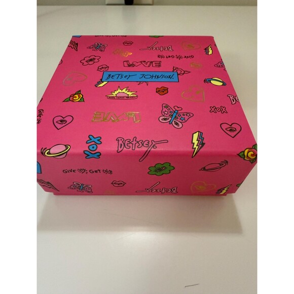 Bite into Style: These Apple Earrings Are Simply To Die For. - Picture 2 of 5